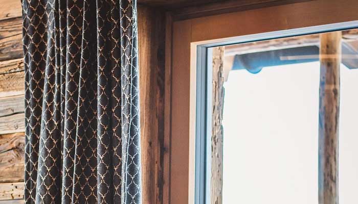 Curtain service